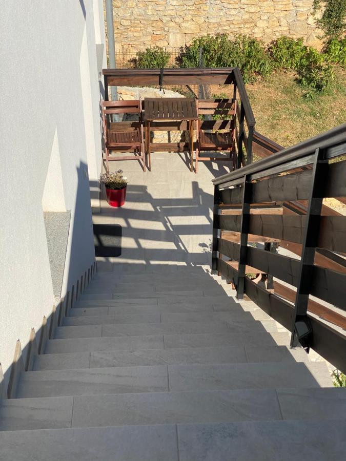 Stars Gornji Karin Exterior foto