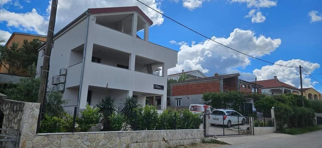 Stars Gornji Karin Exterior foto